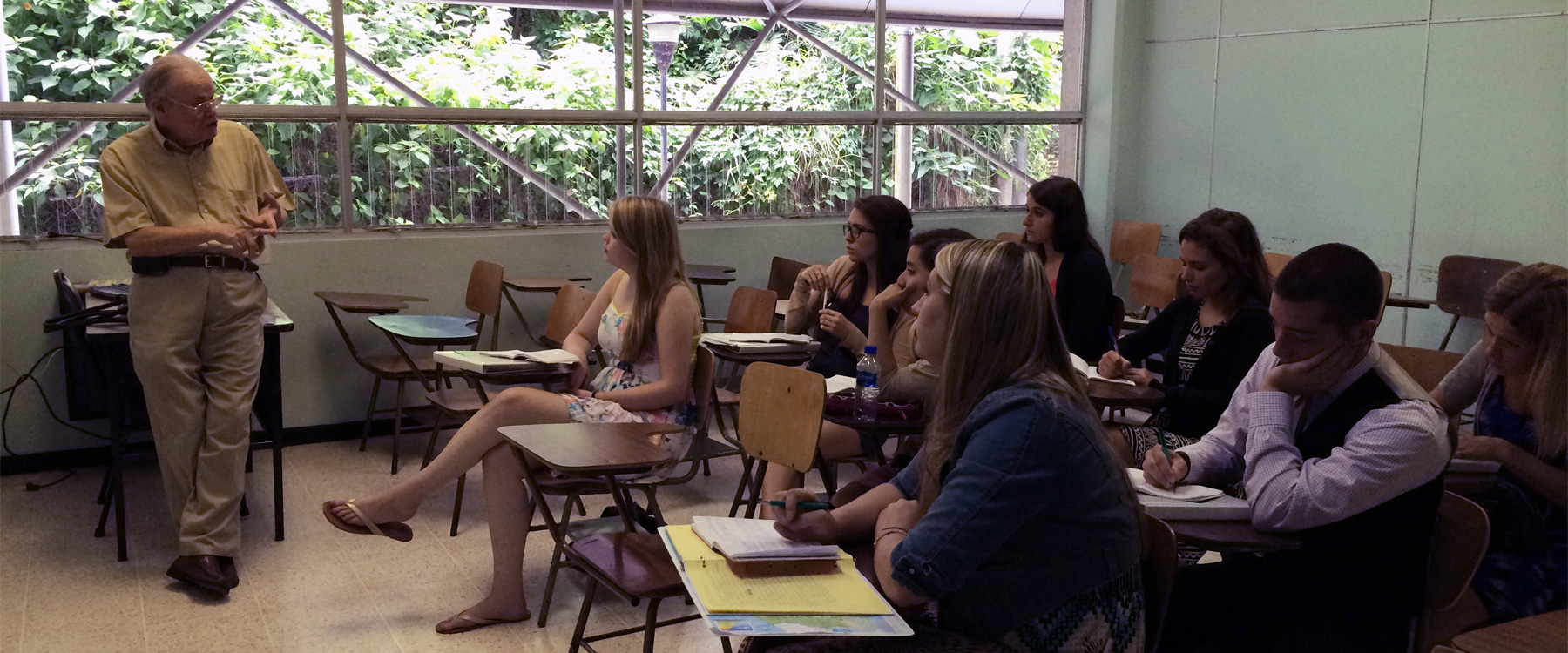 Eight students learning in Costa Rica