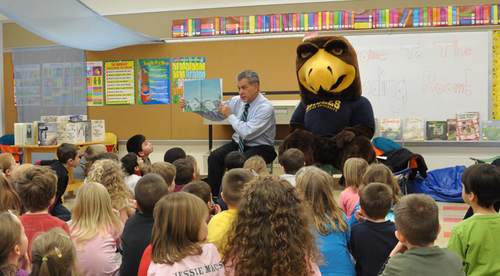 Nowaczyk and Ernie participate in Read Across America
